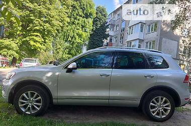 Внедорожник / Кроссовер Volkswagen Touareg 2012 в Киеве