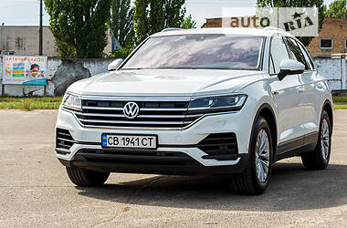 Внедорожник / Кроссовер Volkswagen Touareg 2020 в Киеве