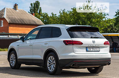 Внедорожник / Кроссовер Volkswagen Touareg 2020 в Киеве