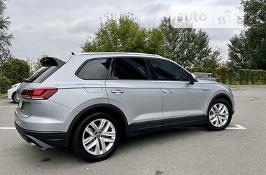 Внедорожник / Кроссовер Volkswagen Touareg 2020 в Киеве