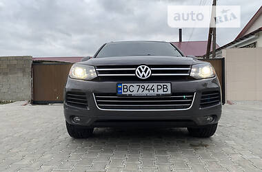 Внедорожник / Кроссовер Volkswagen Touareg 2012 в Хмельницком