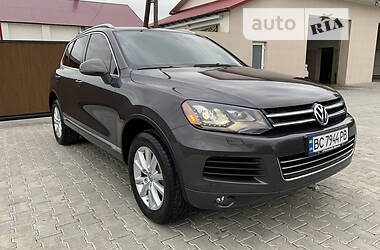 Внедорожник / Кроссовер Volkswagen Touareg 2012 в Хмельницком