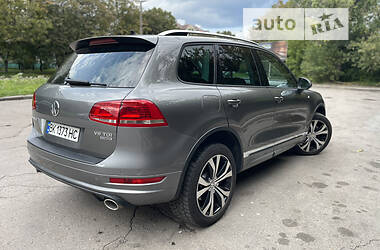 Внедорожник / Кроссовер Volkswagen Touareg 2014 в Ровно