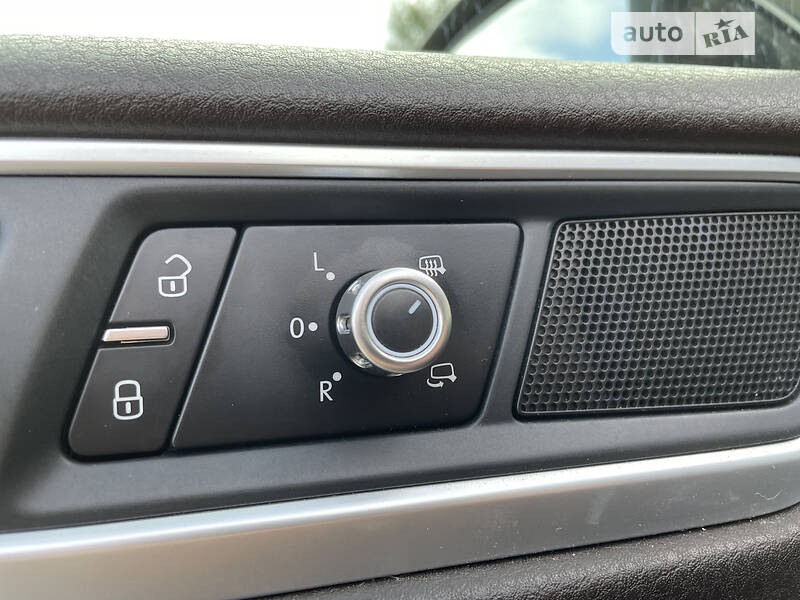 Внедорожник / Кроссовер Volkswagen Touareg 2010 в Бердичеве