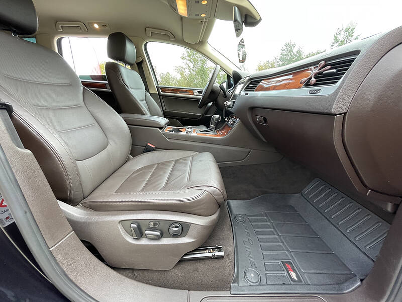 Внедорожник / Кроссовер Volkswagen Touareg 2010 в Бердичеве