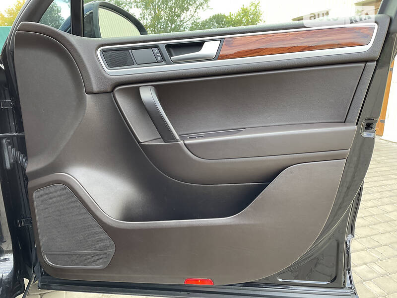 Внедорожник / Кроссовер Volkswagen Touareg 2010 в Бердичеве
