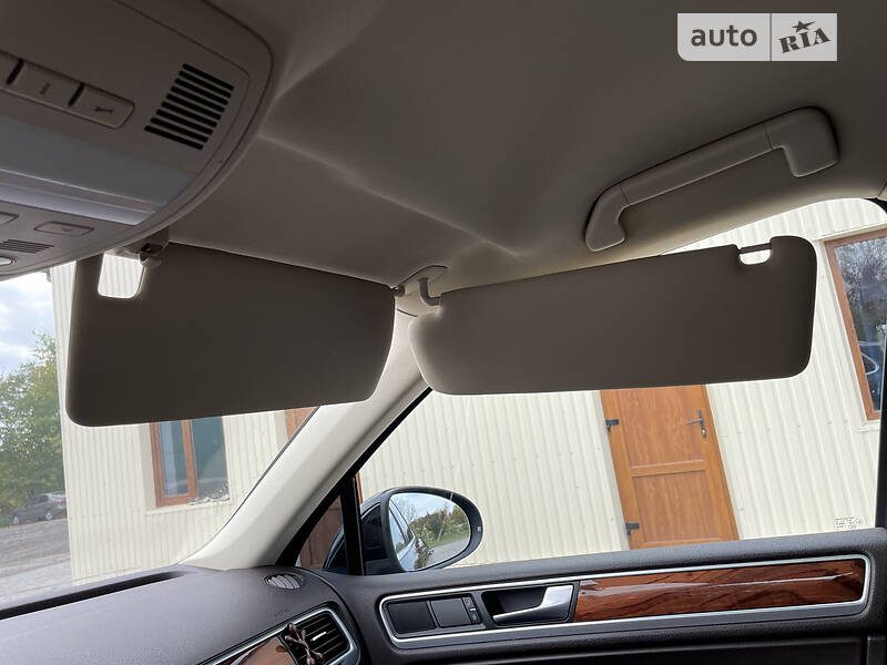 Внедорожник / Кроссовер Volkswagen Touareg 2010 в Бердичеве