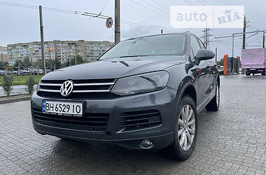 Внедорожник / Кроссовер Volkswagen Touareg 2012 в Полтаве