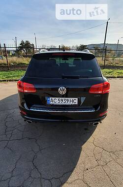 Внедорожник / Кроссовер Volkswagen Touareg 2014 в Нововолынске