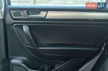 Позашляховик / Кросовер Volkswagen Touareg 2014 в 