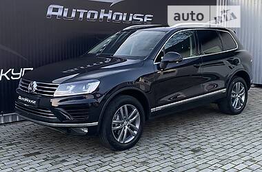 Внедорожник / Кроссовер Volkswagen Touareg 2014 в Черновцах