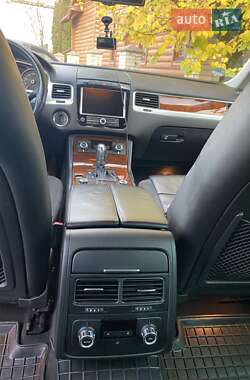 Внедорожник / Кроссовер Volkswagen Touareg 2012 в 