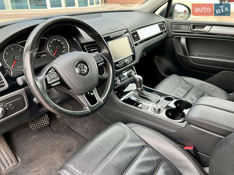 Внедорожник / Кроссовер Volkswagen Touareg 2014 в Харькове