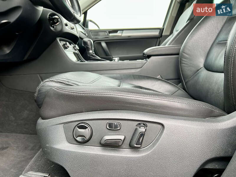 Внедорожник / Кроссовер Volkswagen Touareg 2014 в Харькове