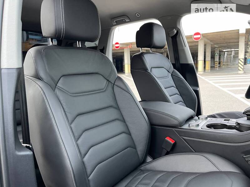Внедорожник / Кроссовер Volkswagen Touareg 2021 в Киеве
