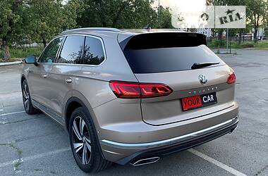 Позашляховик / Кросовер Volkswagen Touareg 2019 в Києві