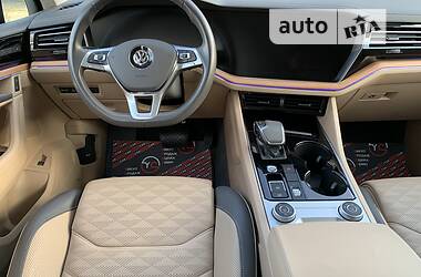 Позашляховик / Кросовер Volkswagen Touareg 2019 в Києві