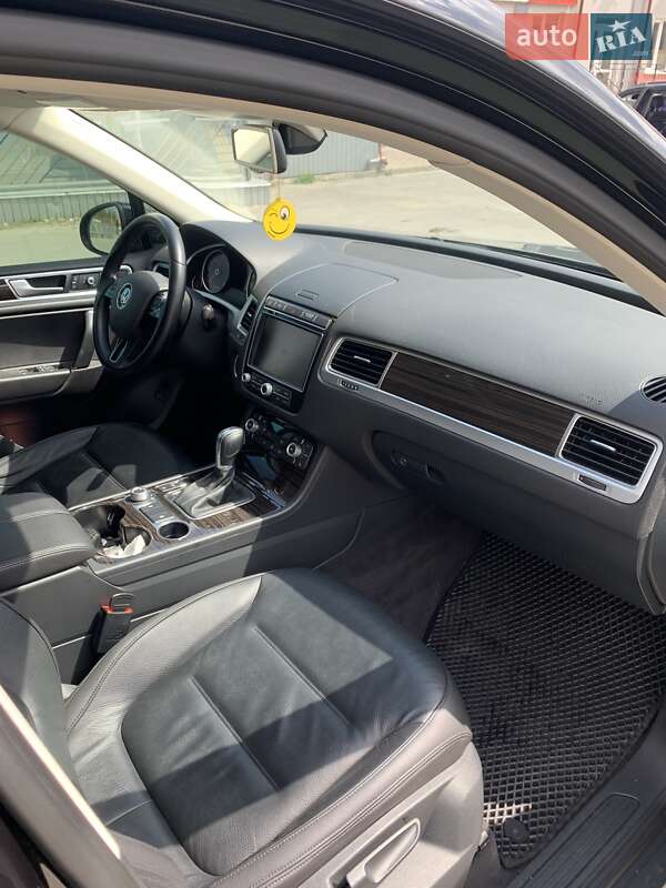 Внедорожник / Кроссовер Volkswagen Touareg 2014 в Тернополе