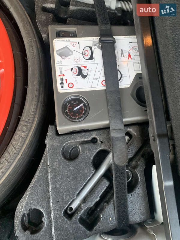 Внедорожник / Кроссовер Volkswagen Touareg 2012 в Хмельницком