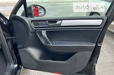 Внедорожник / Кроссовер Volkswagen Touareg 2010 в 