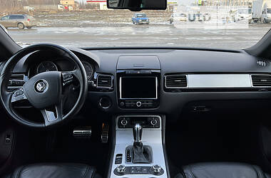 Внедорожник / Кроссовер Volkswagen Touareg 2010 в 