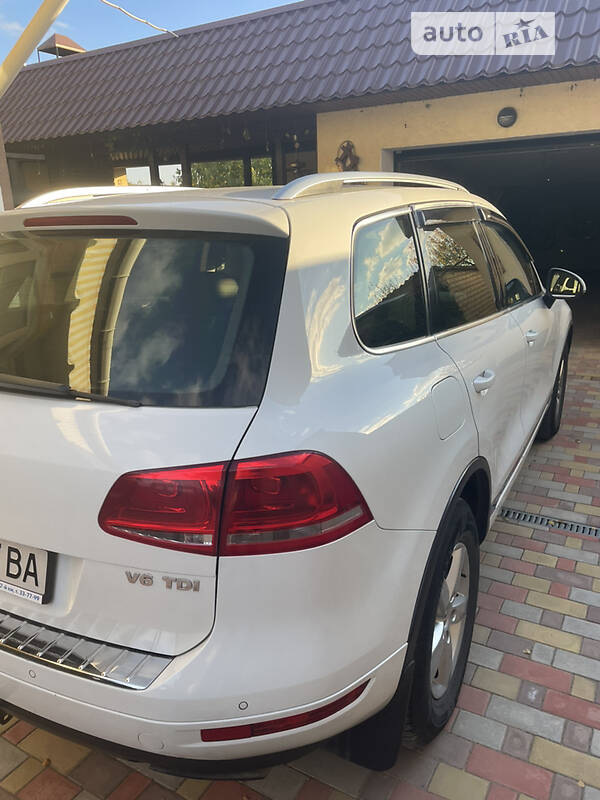 Позашляховик / Кросовер Volkswagen Touareg 2012 в Черкасах