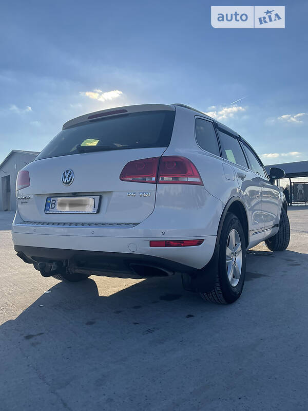 Позашляховик / Кросовер Volkswagen Touareg 2012 в Черкасах