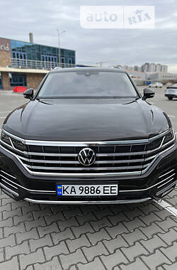 Внедорожник / Кроссовер Volkswagen Touareg 2021 в Киеве