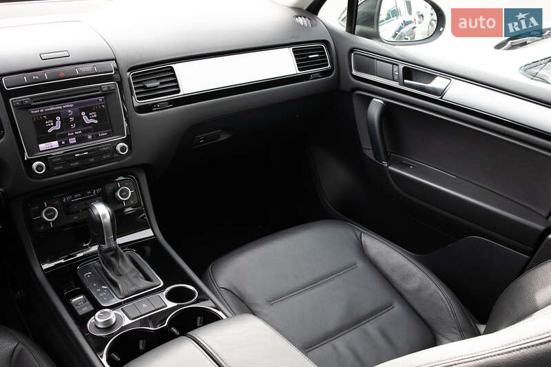 Внедорожник / Кроссовер Volkswagen Touareg 2018 в Киеве