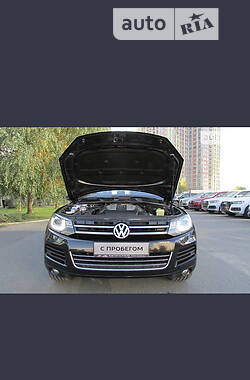 Позашляховик / Кросовер Volkswagen Touareg 2013 в Ужгороді