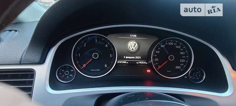 Внедорожник / Кроссовер Volkswagen Touareg 2012 в Херсоне
