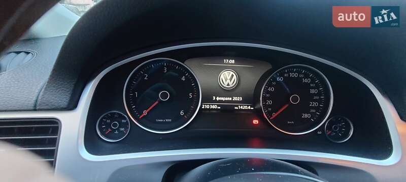 Внедорожник / Кроссовер Volkswagen Touareg 2012 в Херсоне