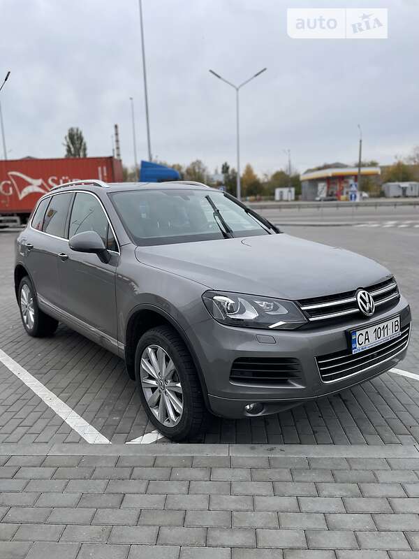 Внедорожник / Кроссовер Volkswagen Touareg 2010 в 