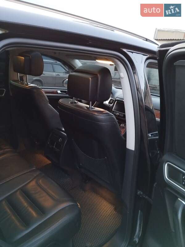 Внедорожник / Кроссовер Volkswagen Touareg 2010 в Николаеве