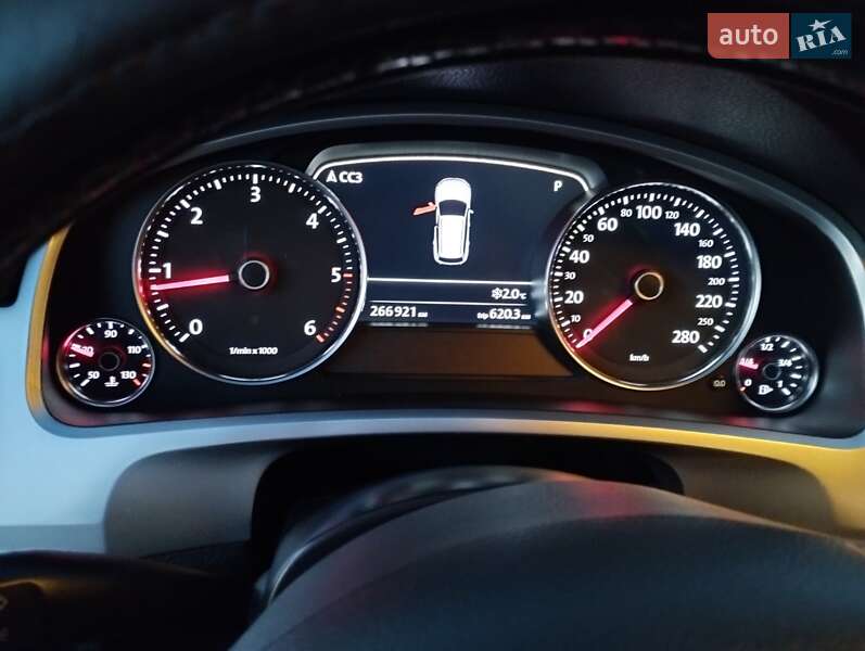 Внедорожник / Кроссовер Volkswagen Touareg 2010 в Николаеве