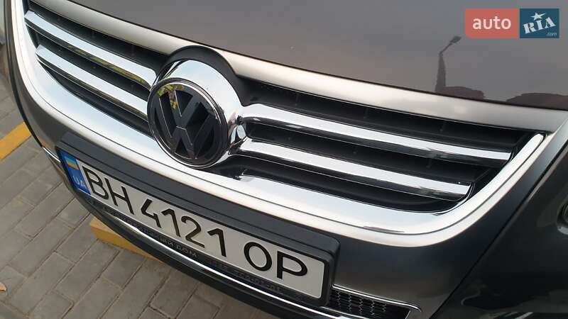 Внедорожник / Кроссовер Volkswagen Touareg 2010 в Хусте