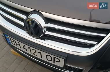 Внедорожник / Кроссовер Volkswagen Touareg 2010 в 