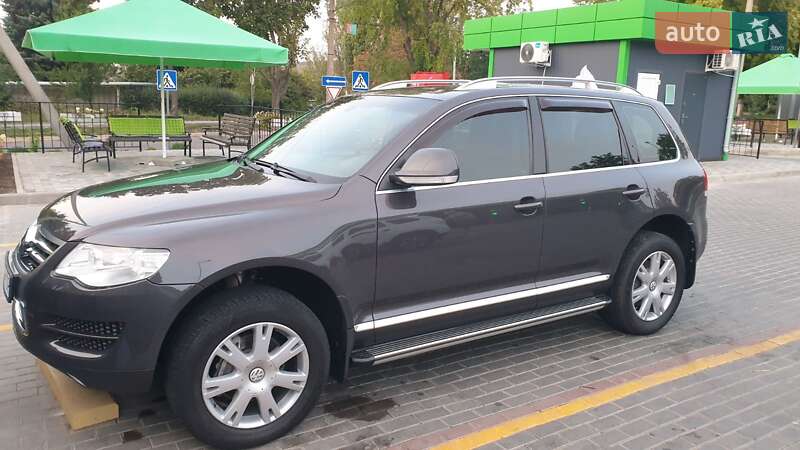Внедорожник / Кроссовер Volkswagen Touareg 2010 в Хусте