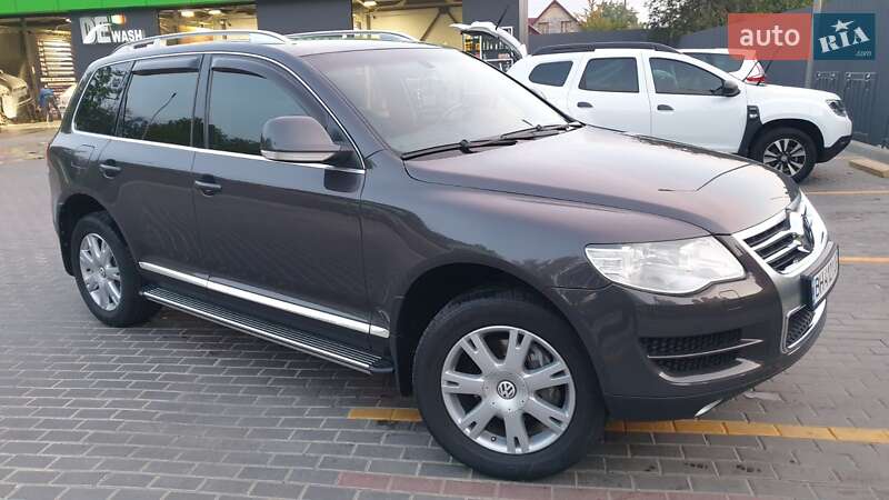 Внедорожник / Кроссовер Volkswagen Touareg 2010 в Хусте