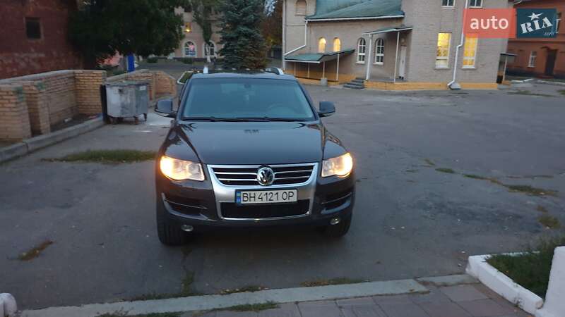 Внедорожник / Кроссовер Volkswagen Touareg 2010 в Хусте