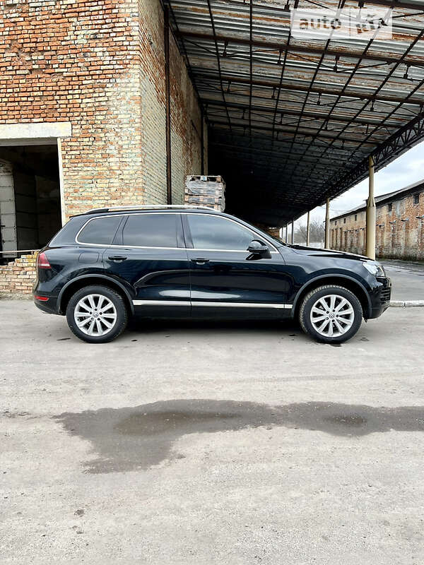 Позашляховик / Кросовер Volkswagen Touareg 2013 в Хмельницькому