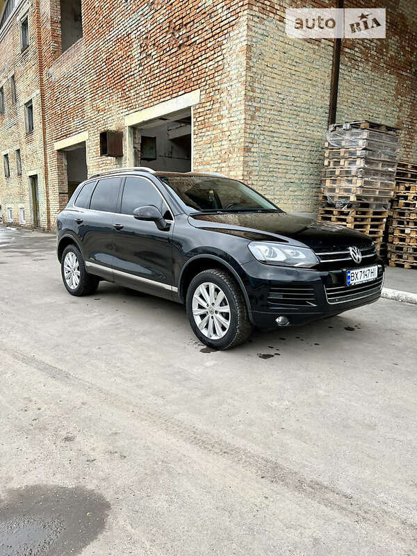 Позашляховик / Кросовер Volkswagen Touareg 2013 в Хмельницькому