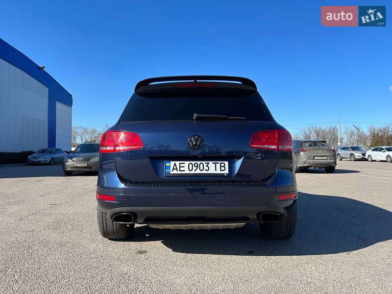 Внедорожник / Кроссовер Volkswagen Touareg 2013 в Днепре