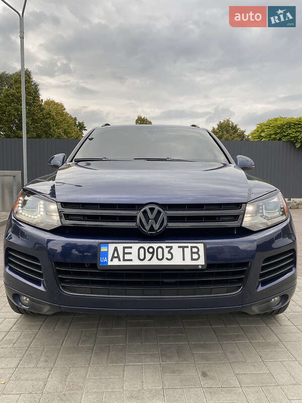 Внедорожник / Кроссовер Volkswagen Touareg 2013 в Днепре