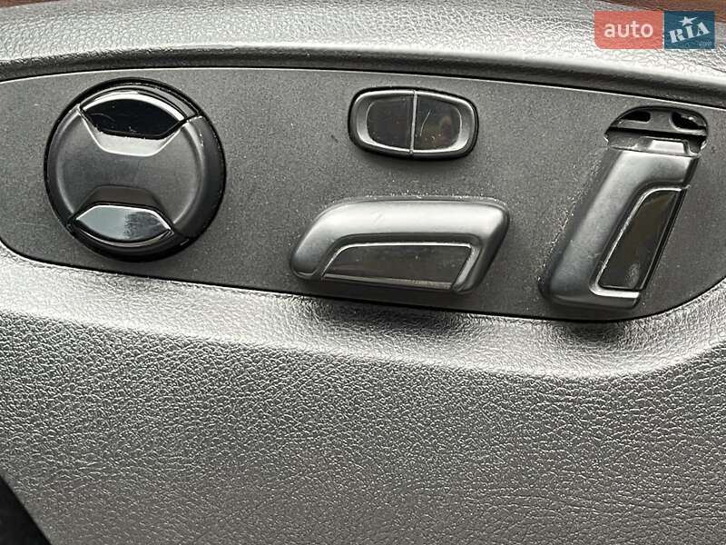 Внедорожник / Кроссовер Volkswagen Touareg 2015 в Киеве фото 9 Внедорожник / Кроссовер Volkswagen Touareg 2015 в Киеве