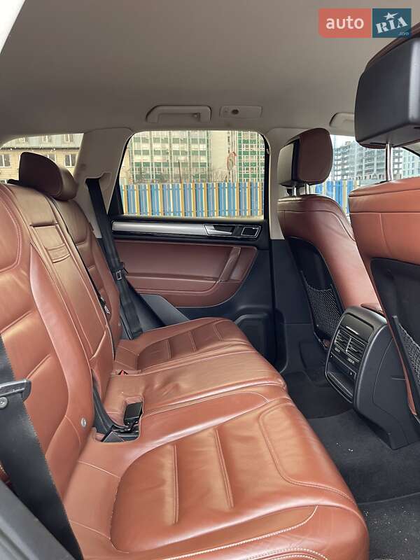 Внедорожник / Кроссовер Volkswagen Touareg 2015 в Киеве фото 28 Внедорожник / Кроссовер Volkswagen Touareg 2015 в Киеве