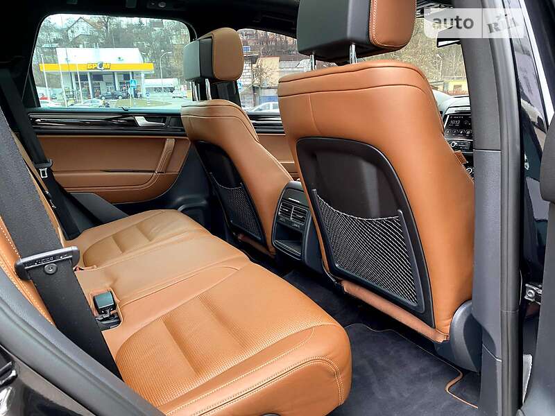 Позашляховик / Кросовер Volkswagen Touareg 2014 в Києві