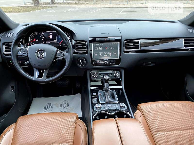 Позашляховик / Кросовер Volkswagen Touareg 2014 в Києві