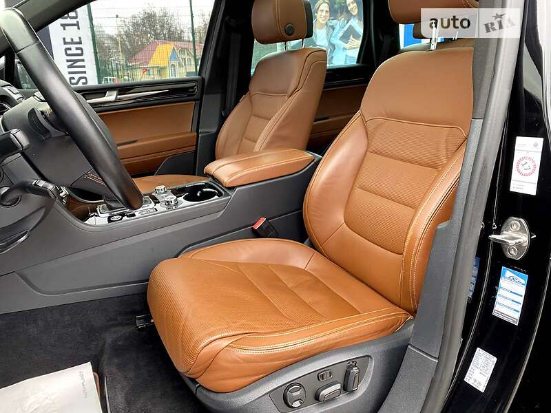 Позашляховик / Кросовер Volkswagen Touareg 2014 в Києві