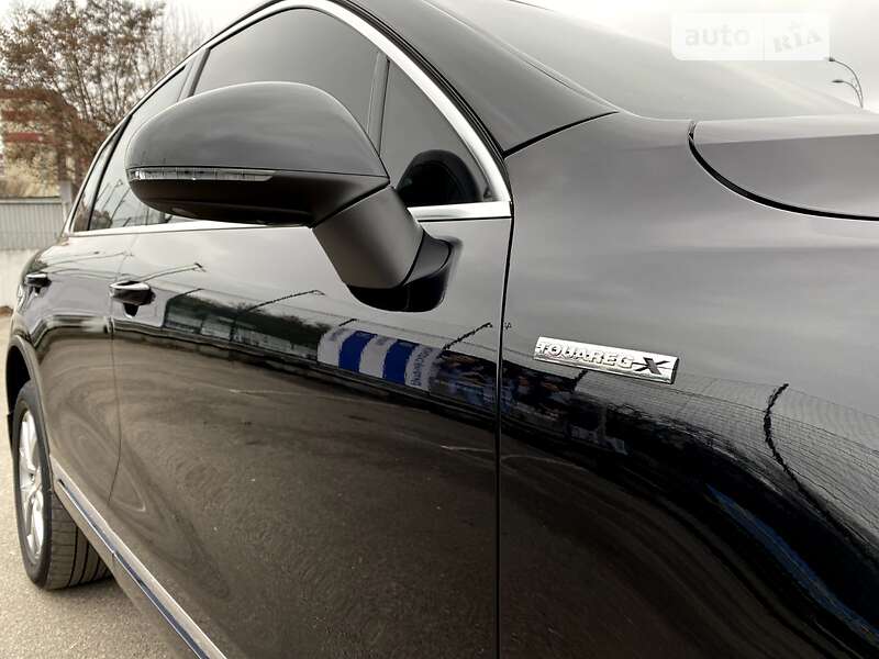 Позашляховик / Кросовер Volkswagen Touareg 2014 в Києві